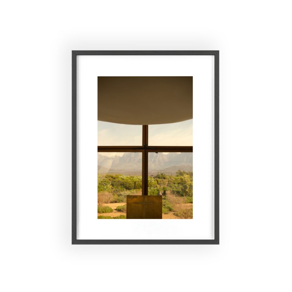 Bosjes Cross frames the Mountains